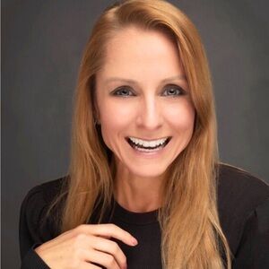 Meet your Posher, Dena